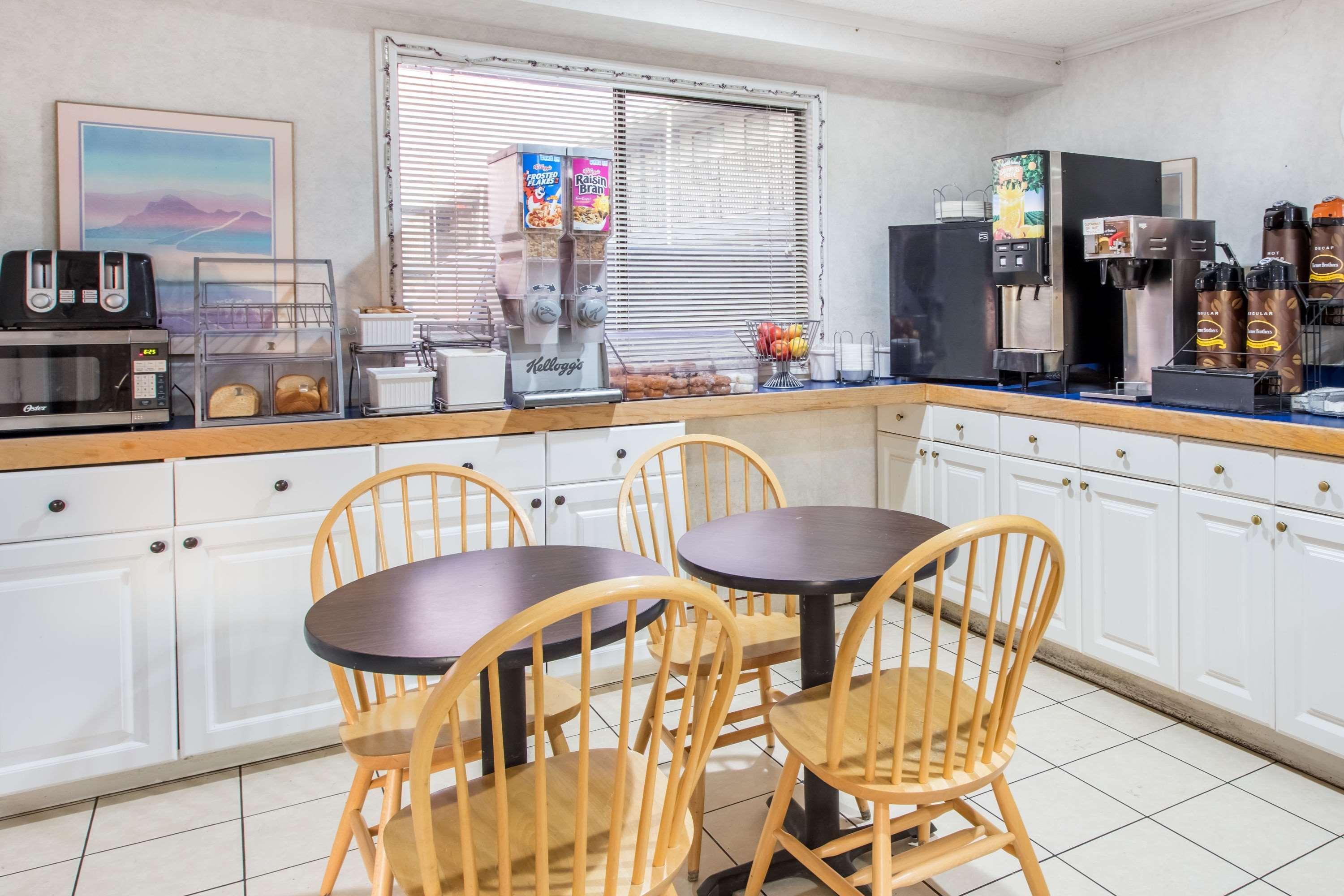 Super 8 By Wyndham Motel *