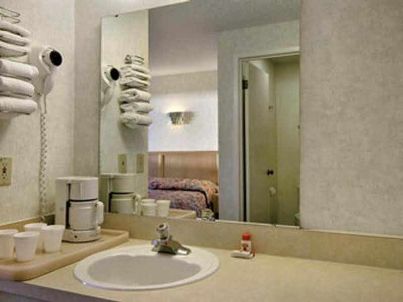 Super 8 By Wyndham *